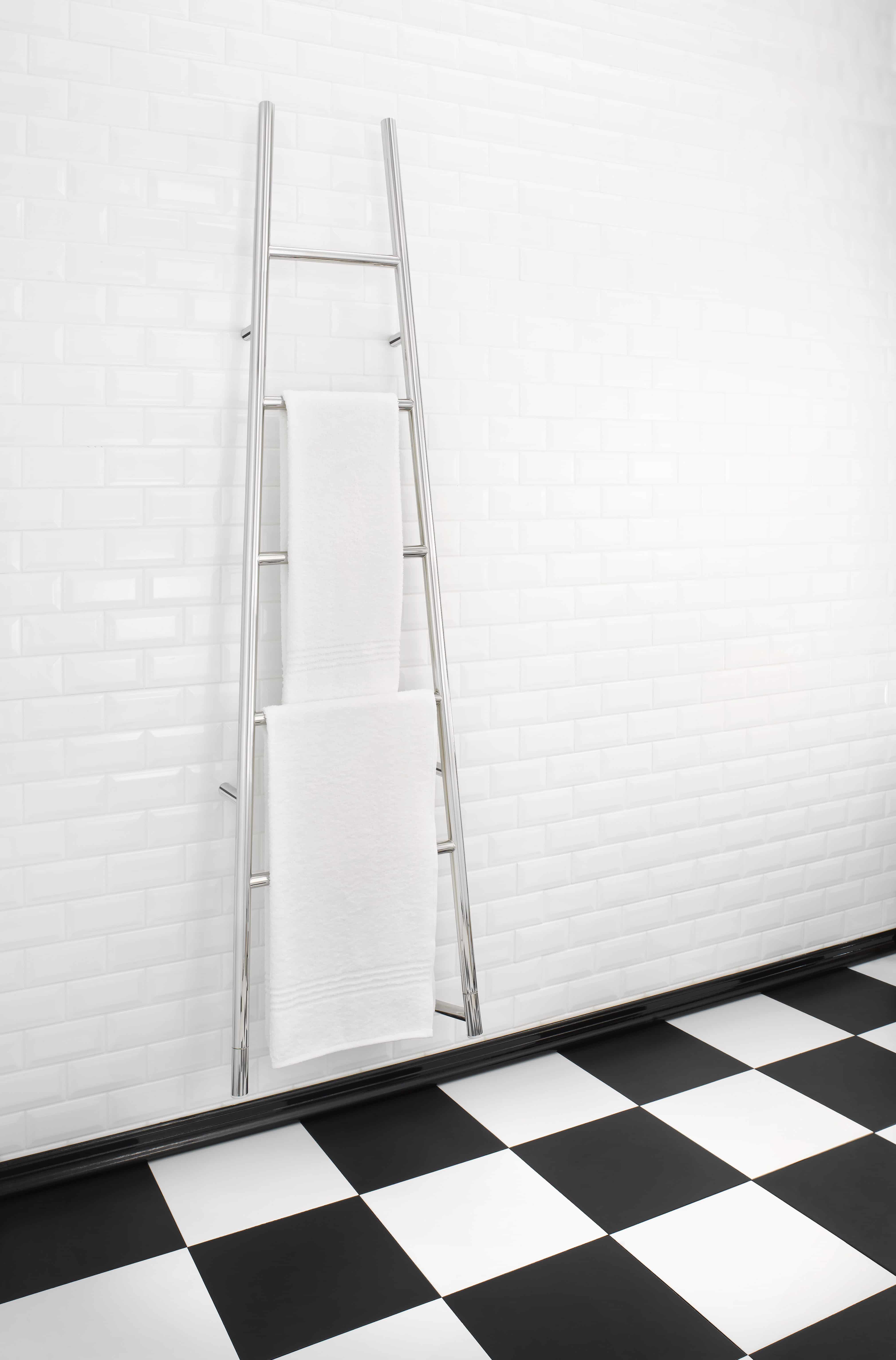 L52SPR Jeeves Tangent L Polished Heated Towel Rail